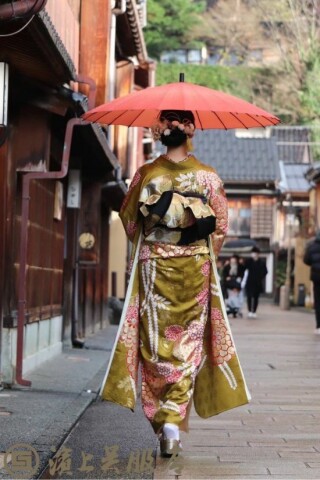 濱上呉服店 金沢店の振袖 /ゴールド色/白色/クール/花柄/ 手描き友禅_