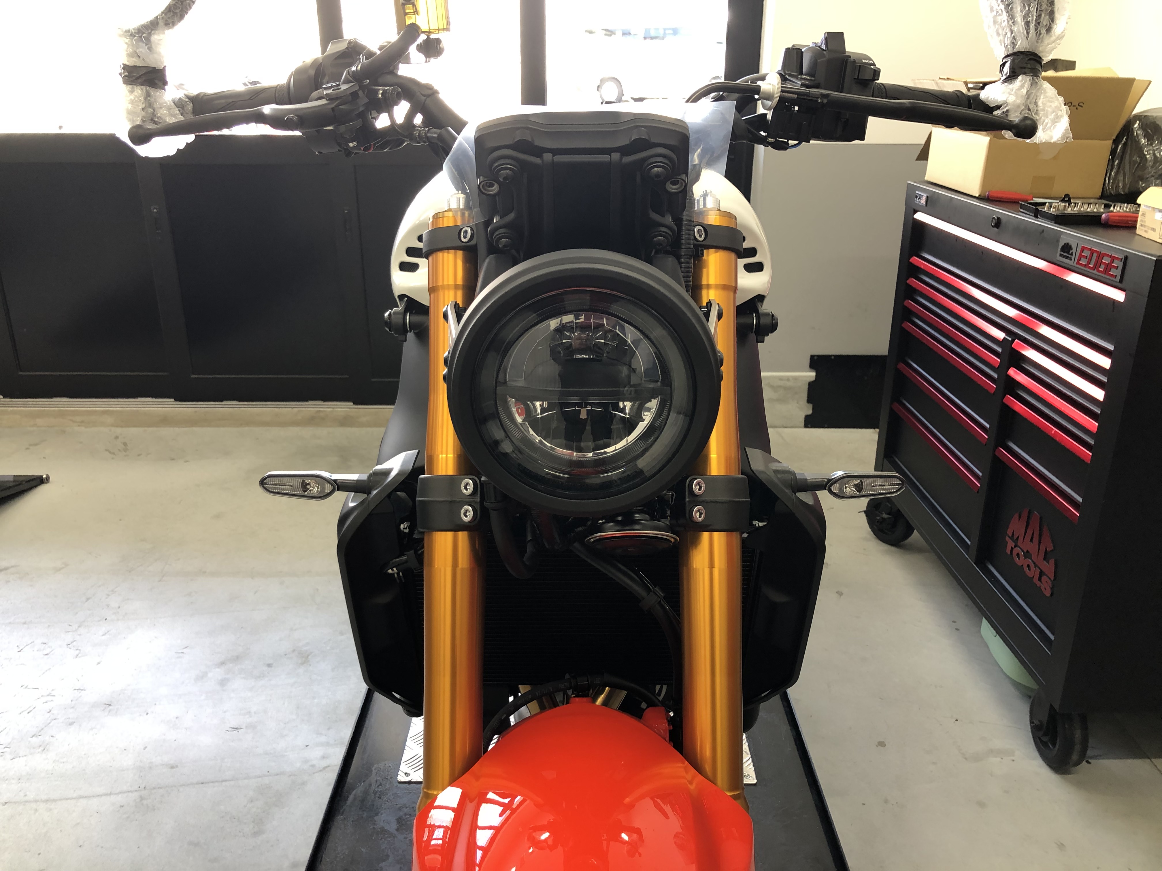 XSR900ウインカー移設キット装着編 - YSP長崎