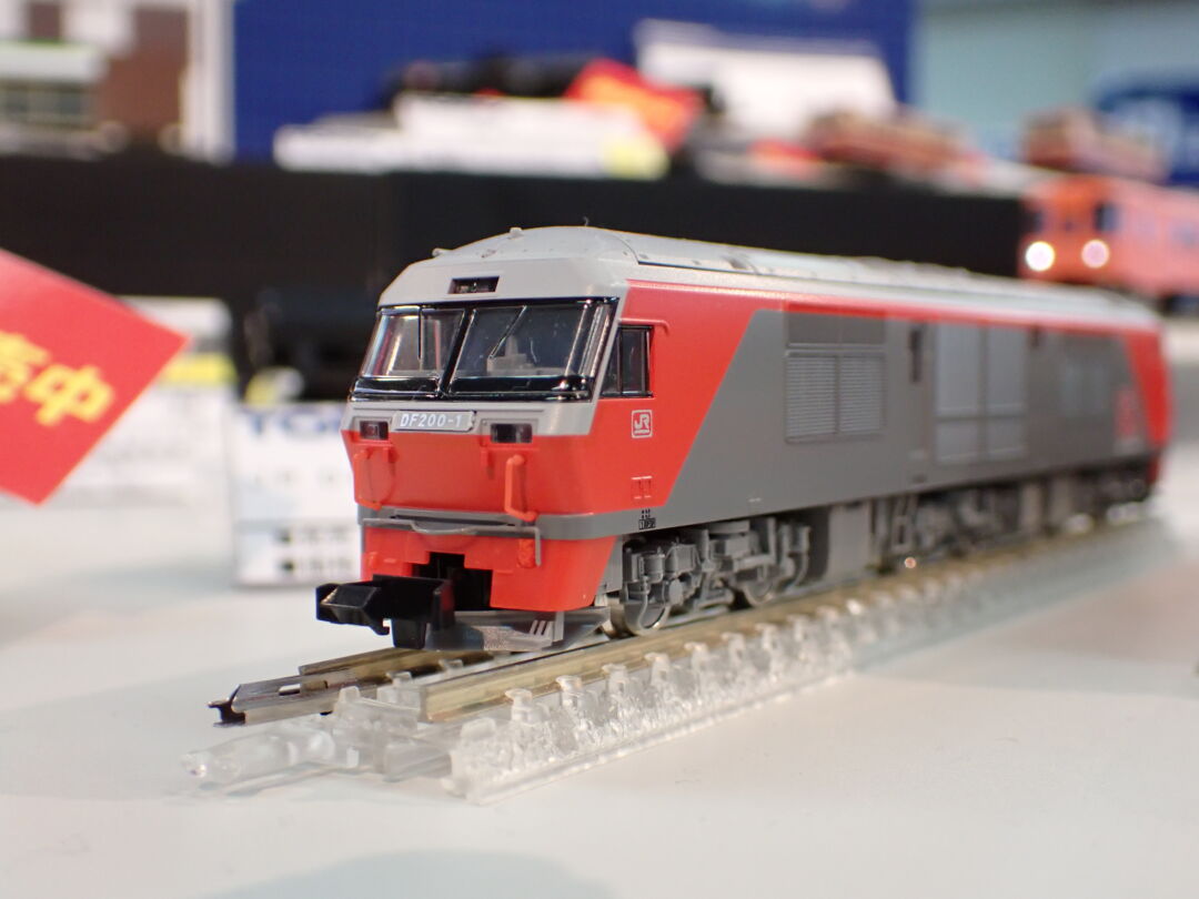 TOMIX DF200形0番代 ディーゼル機関車（新塗装） 品番：2260