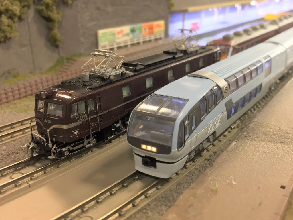 251系スーパービュー踊り子 旧塗装を弄る。 KATO 10-177 / 10-178