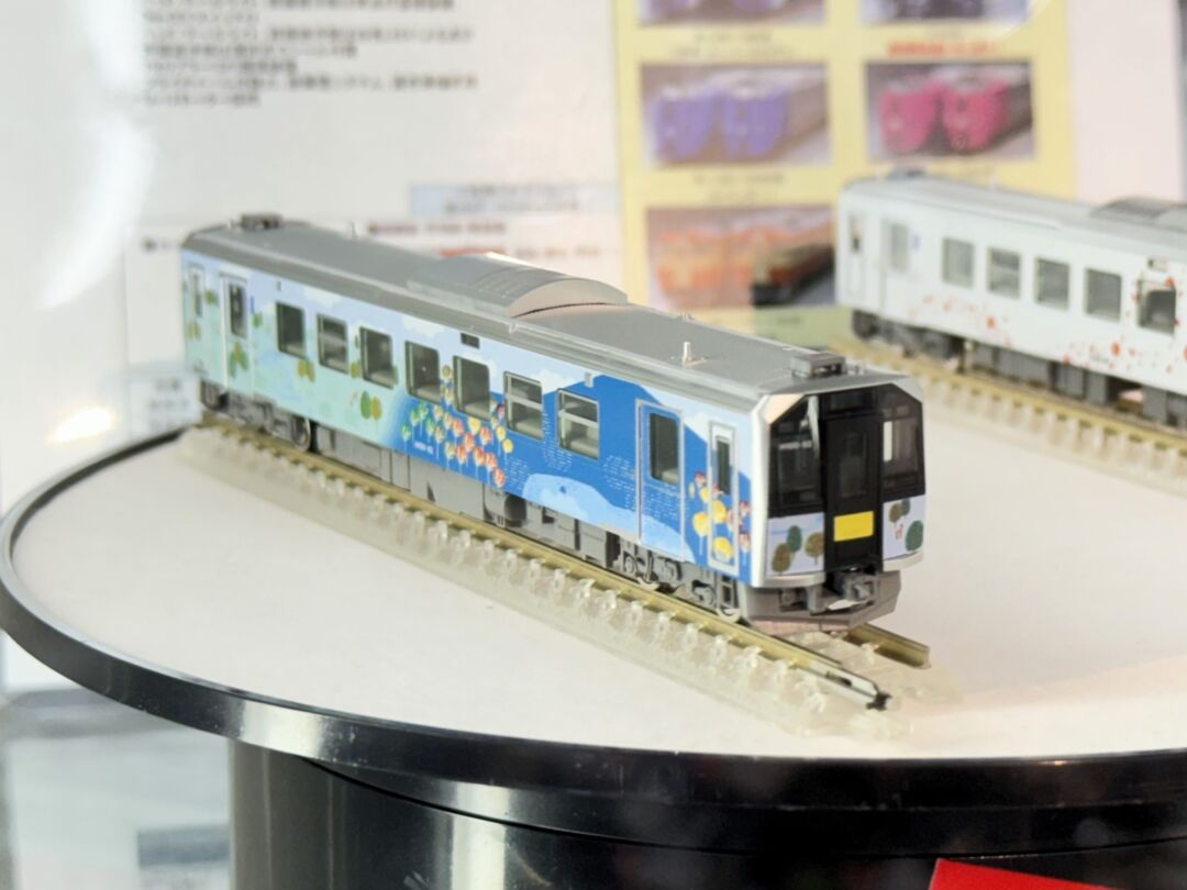 TOMIX H100形(釧網線・花咲線ラッピング車)セット 品番：98136