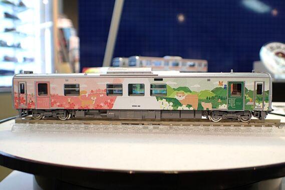 JR H100形ディーゼルカー（石北線・富良野線ラッピング車）セット 品番