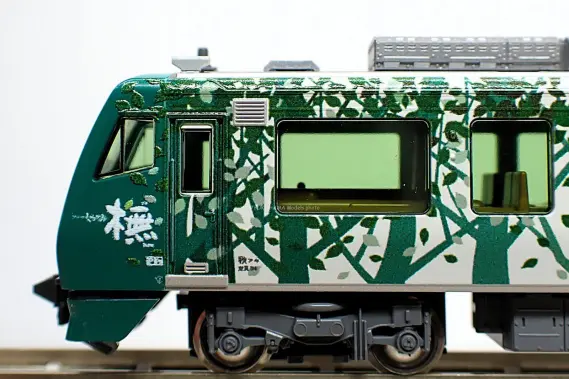 HB-E300系「リゾートしらかみ」橅編成（リニューアル版）の入線です