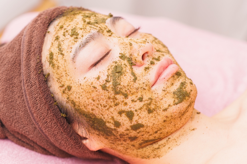 ハーブピーリングで理想の肌へ – REVI陶肌トリートメントのご紹介 | Neroli