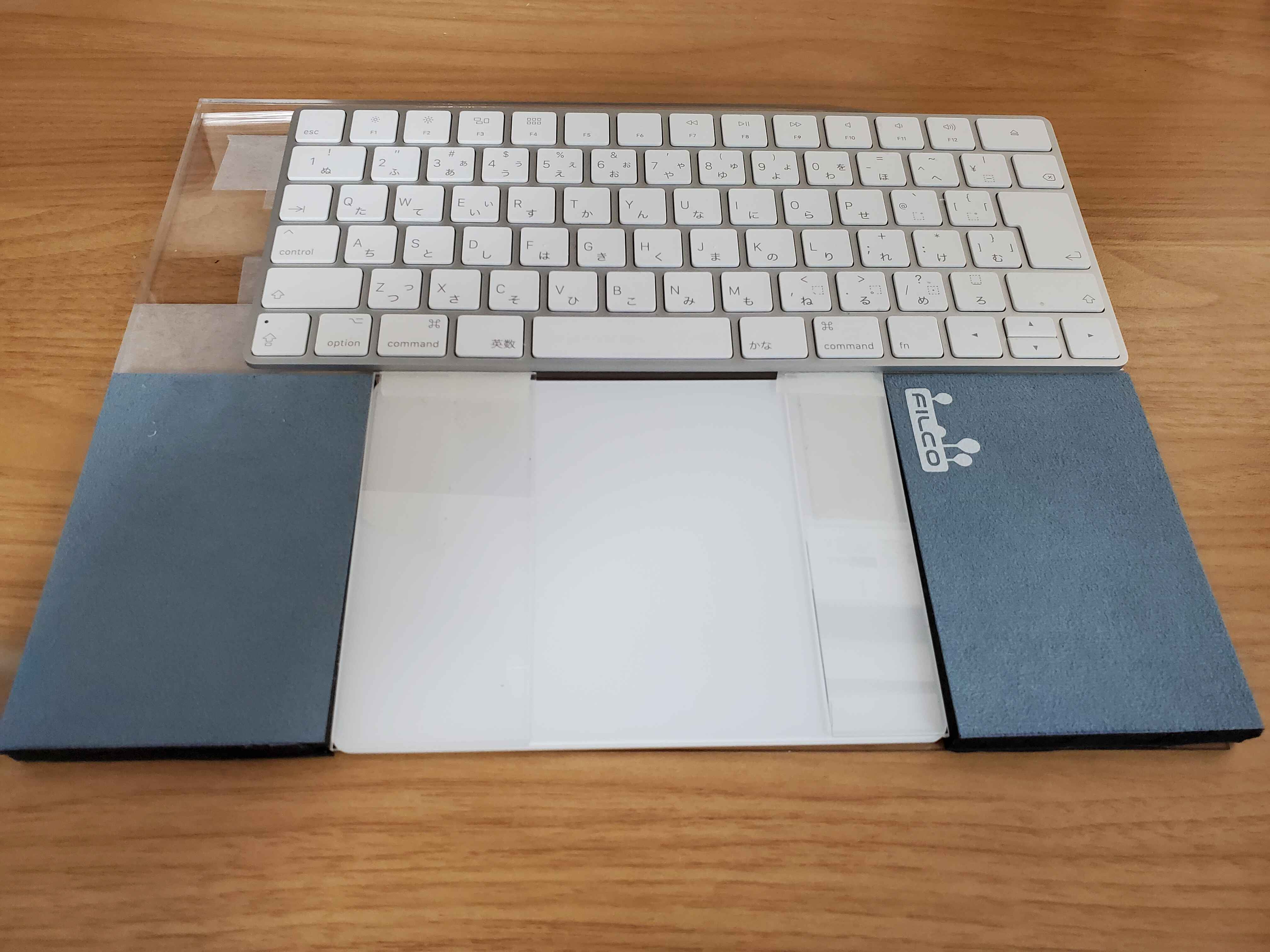 Apple純正外付けキーボード・トラックパッドをMacbook風に配置する台を