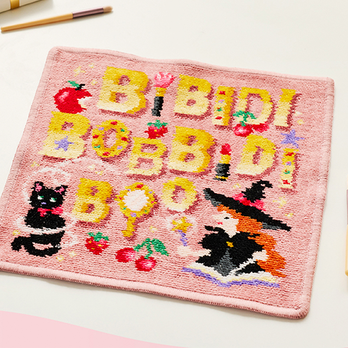 フェイラー」が美容家の神崎恵と初コラボ 5日間の一括抽選で販売