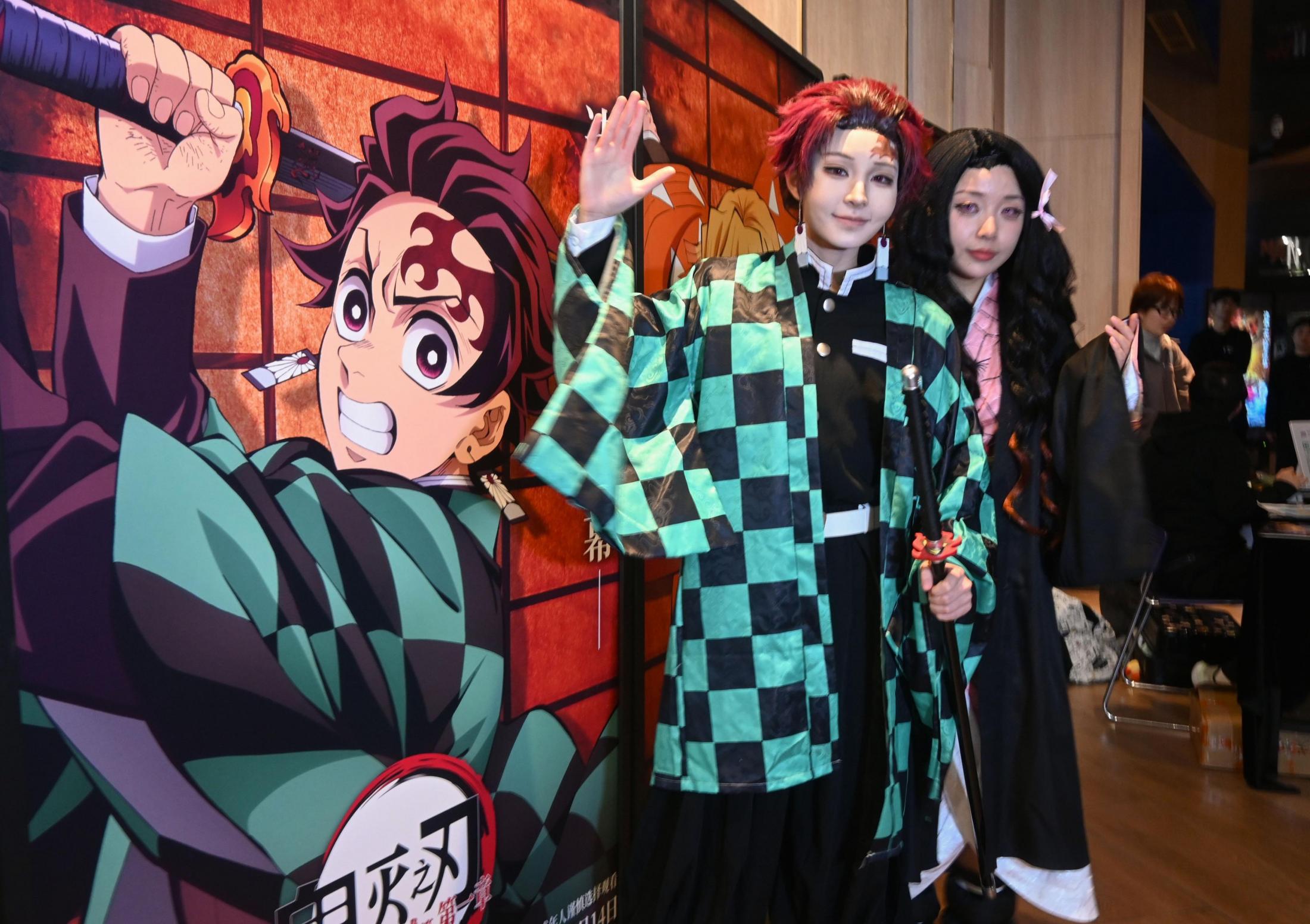 劇場版「鬼滅の刃」、中国で公開 コスプレ姿のファン詰めかけ（共同