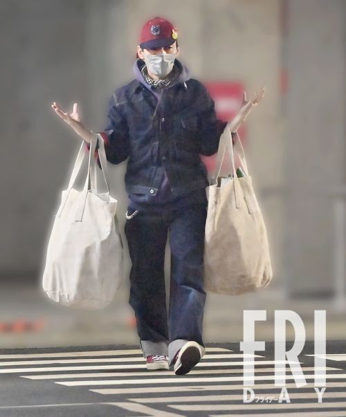 元SMAP・草彅剛がついに掴んだ「充実の日々」 貴重な買い物姿を目撃撮