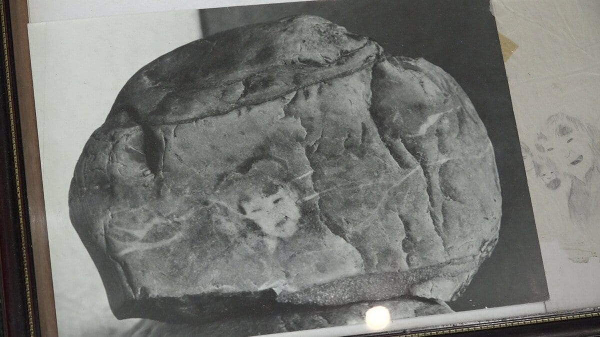 雨が怖い」女の子の顔が浮かぶ石が伝える“58年前のあの日” 10人以上の