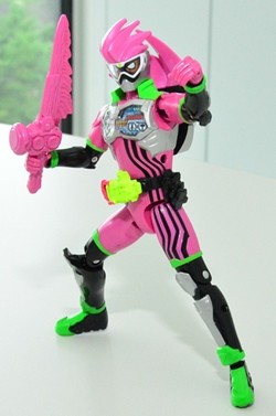 仮面ライダーエグゼイド』レベルアップはフィギュアでどう表現? 新