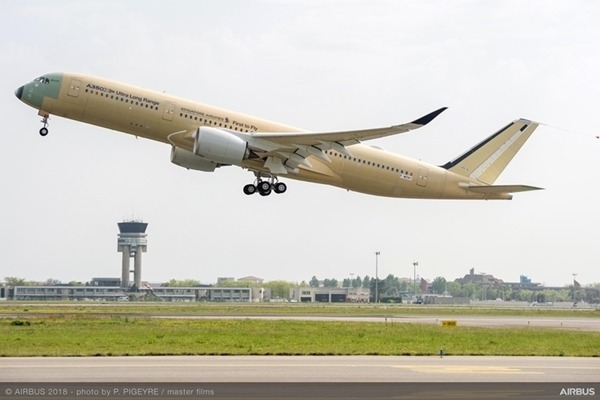 エアバスA350-900ULRが初飛行--シンガポール航空が7機発注 | マイナビ