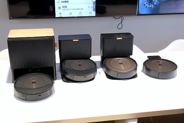 水拭きルンバの新シリーズ「j9」登場、水の補充は1カ月不要で吸引力も2