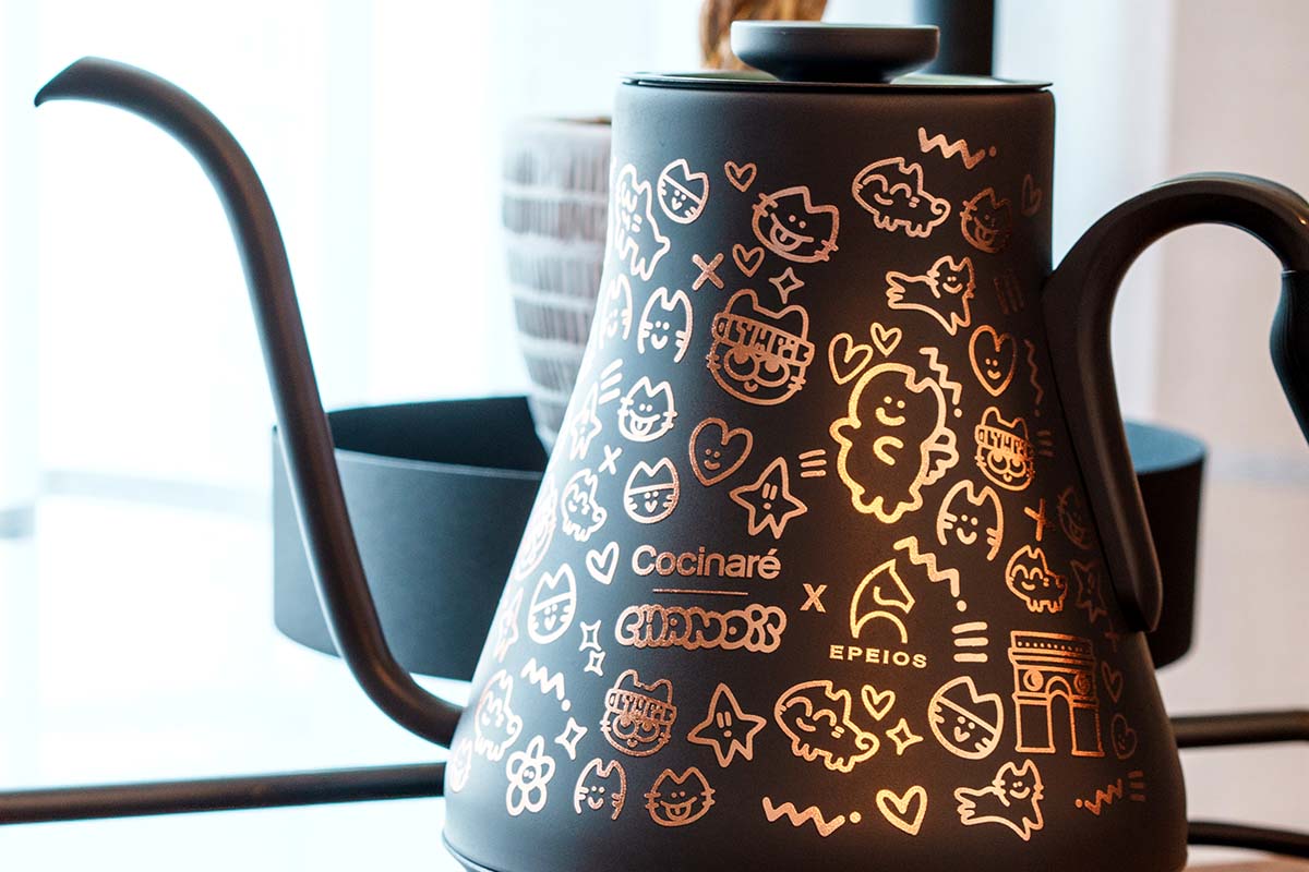 EPEIOS、猫のイラストをデザインしたドリップケトル 「CHANOIR」との