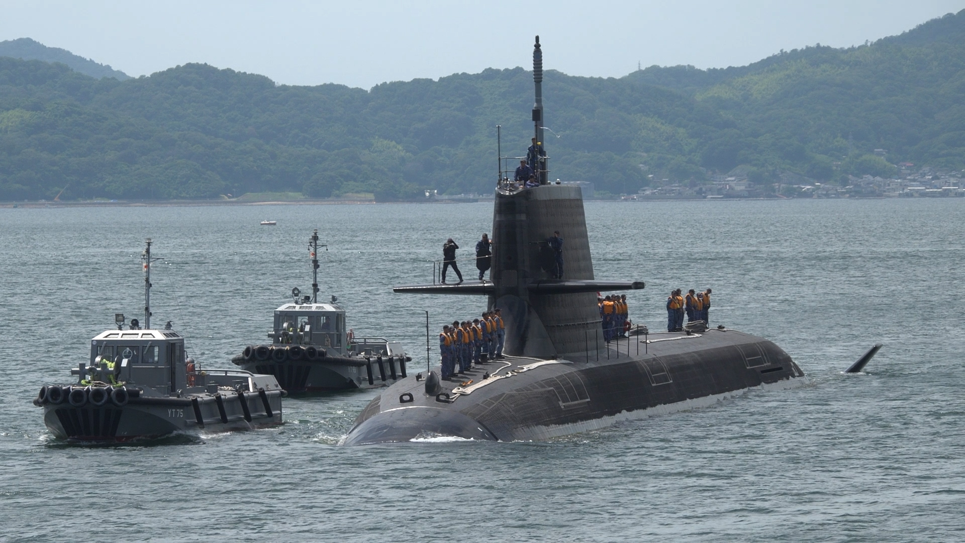 海の忍者・潜水艦が進化！ 艦長らがのぞく潜望鏡が消えた!? 隊員「たい