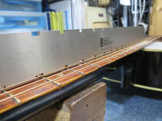 マルハ・ピックギター No.612 - ネックアイロン、弦高調整、ブリッジ