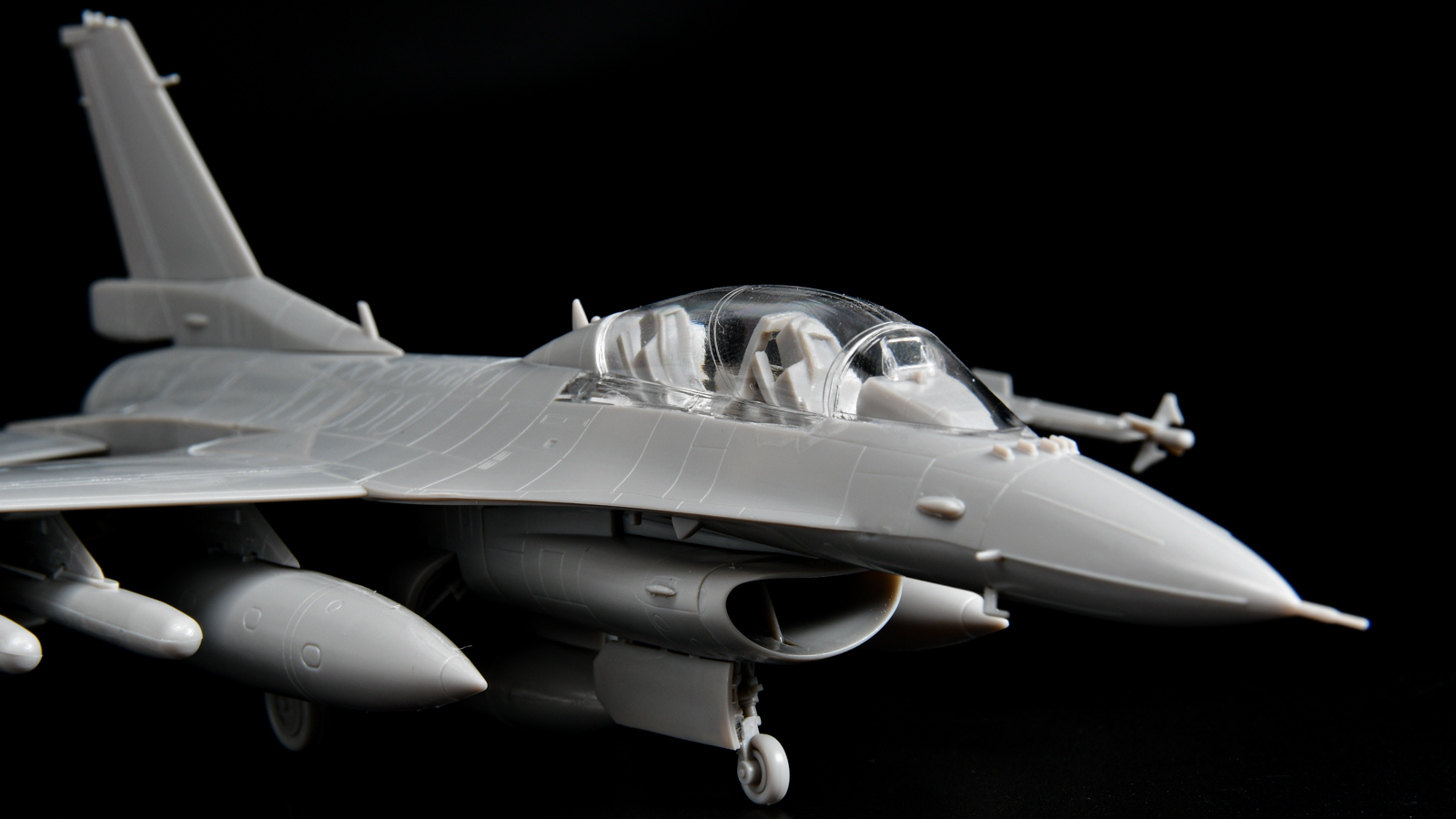 ハセガワのオンリーワン定番プラモ「航空自衛隊 支援戦闘機 三菱 F-2A