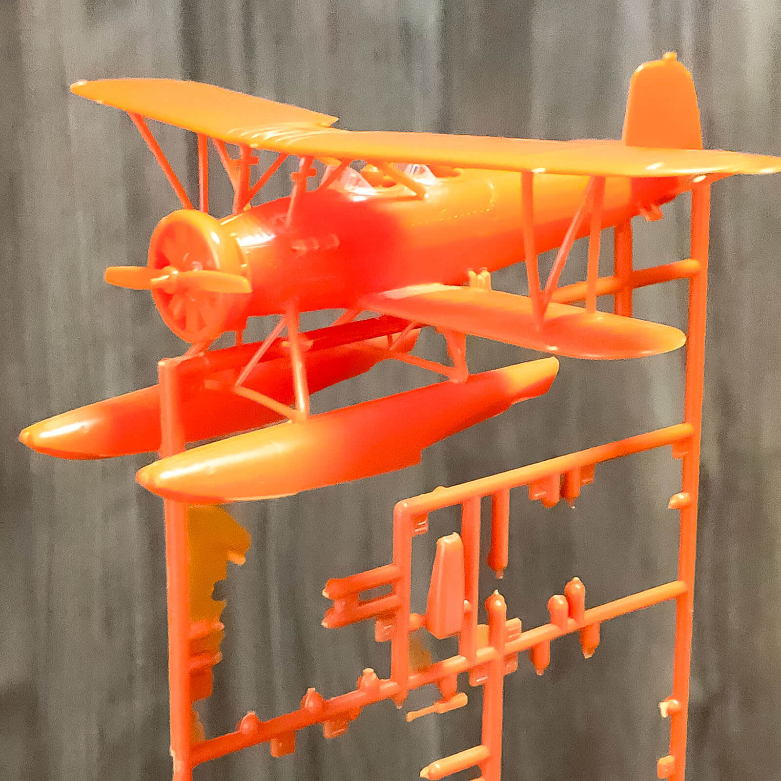 飛行機模型の疾走感はアイディアの連鎖とともに／マイクロエースの