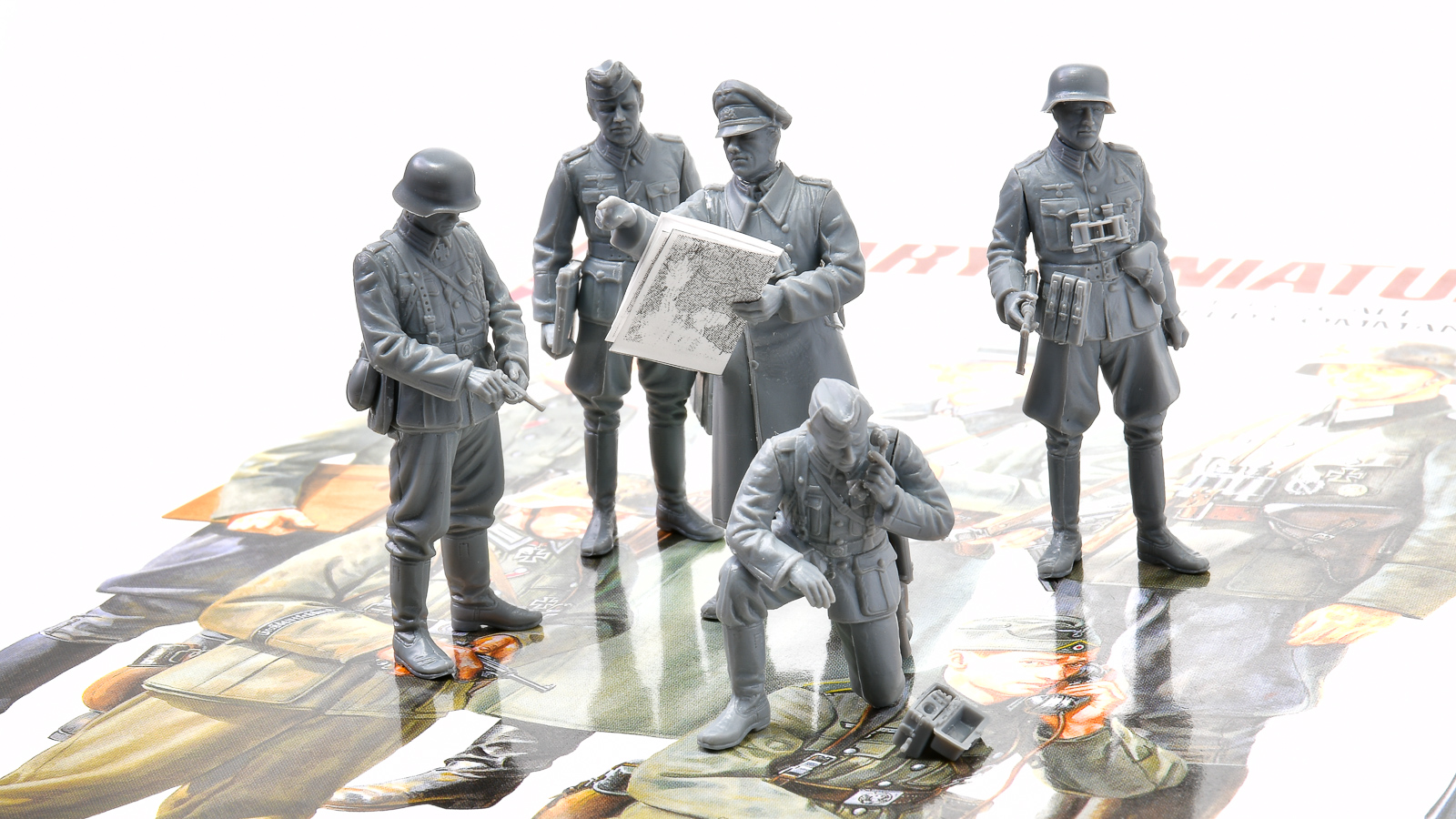 タミヤのセルフカバーアニキは勲章まみれのツワモノ揃い！！「ドイツ