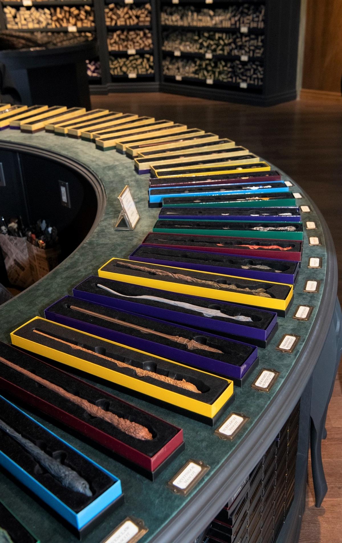 ハリポタ】としまえん跡『スタジオツアー東京』で買える“杖”57種類一覧