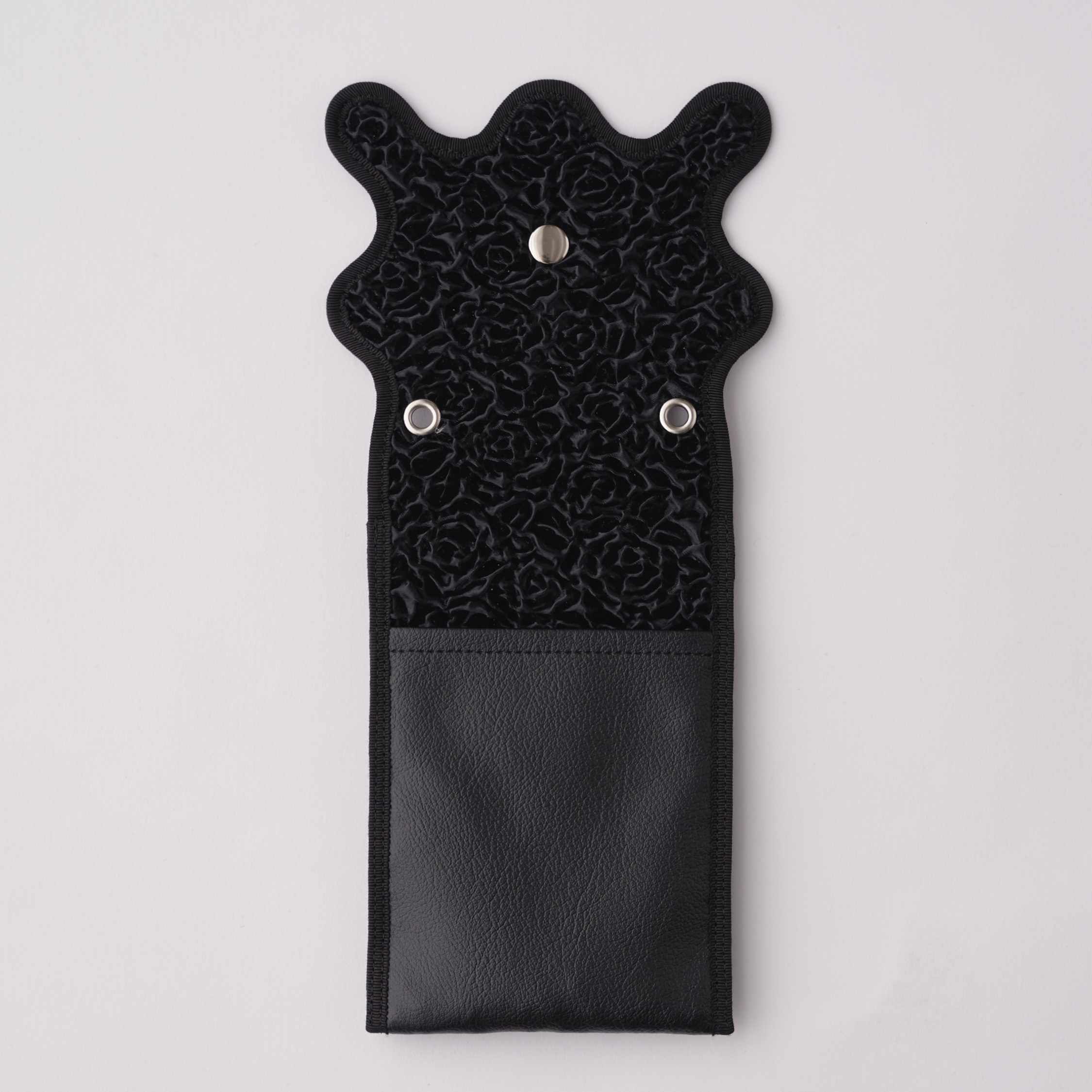 wave phone holder / silver – nori enomoto