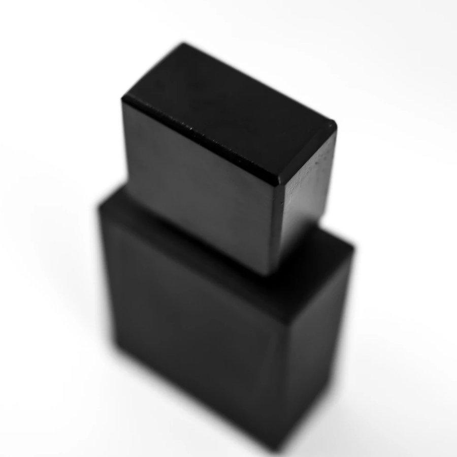 ラヴス｜聖なる服のアトリエ – NOSE SHOP