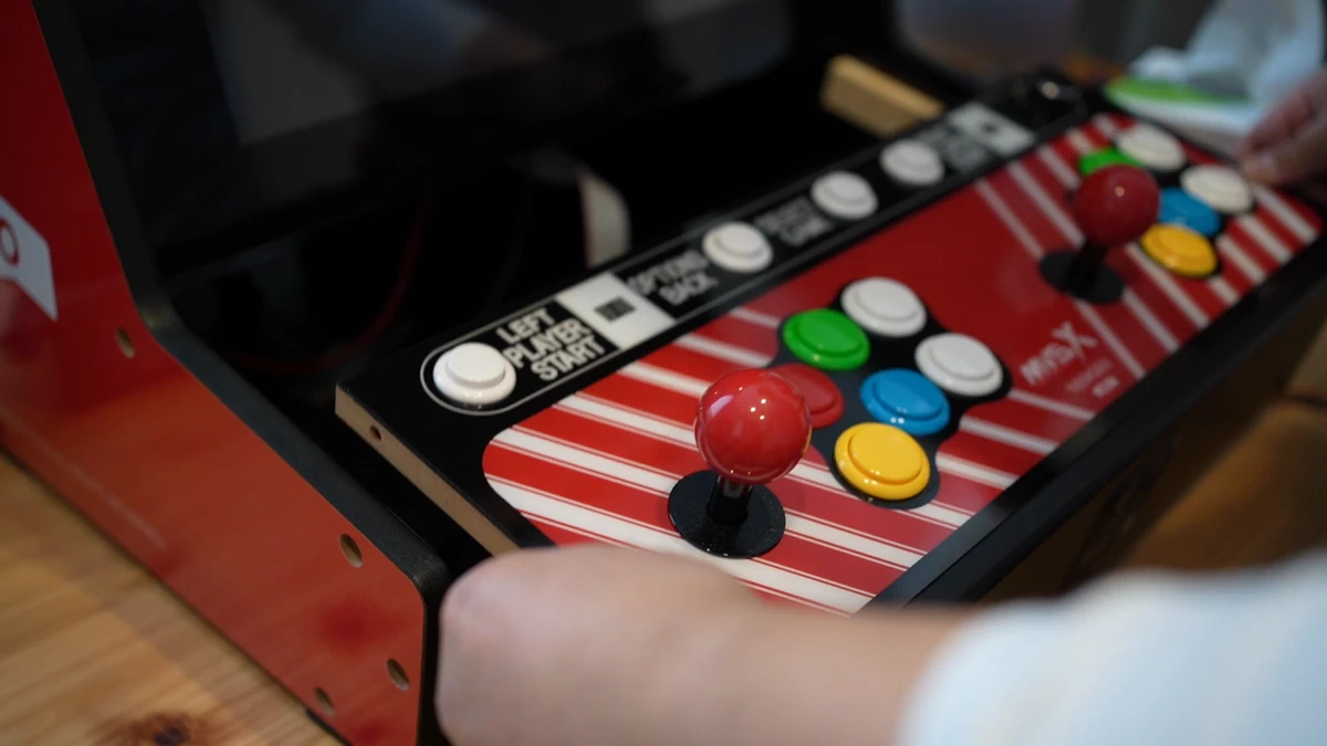 自宅がゲーセンに！ネオジオアーケード筐体「SNK NEOGEO MVSX HOME