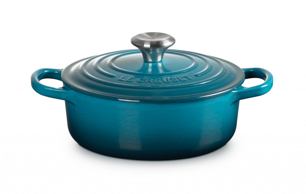ル・クルーゼ】にモダンなディープブルーの鋳物ホーロー鍋が仲間入り
