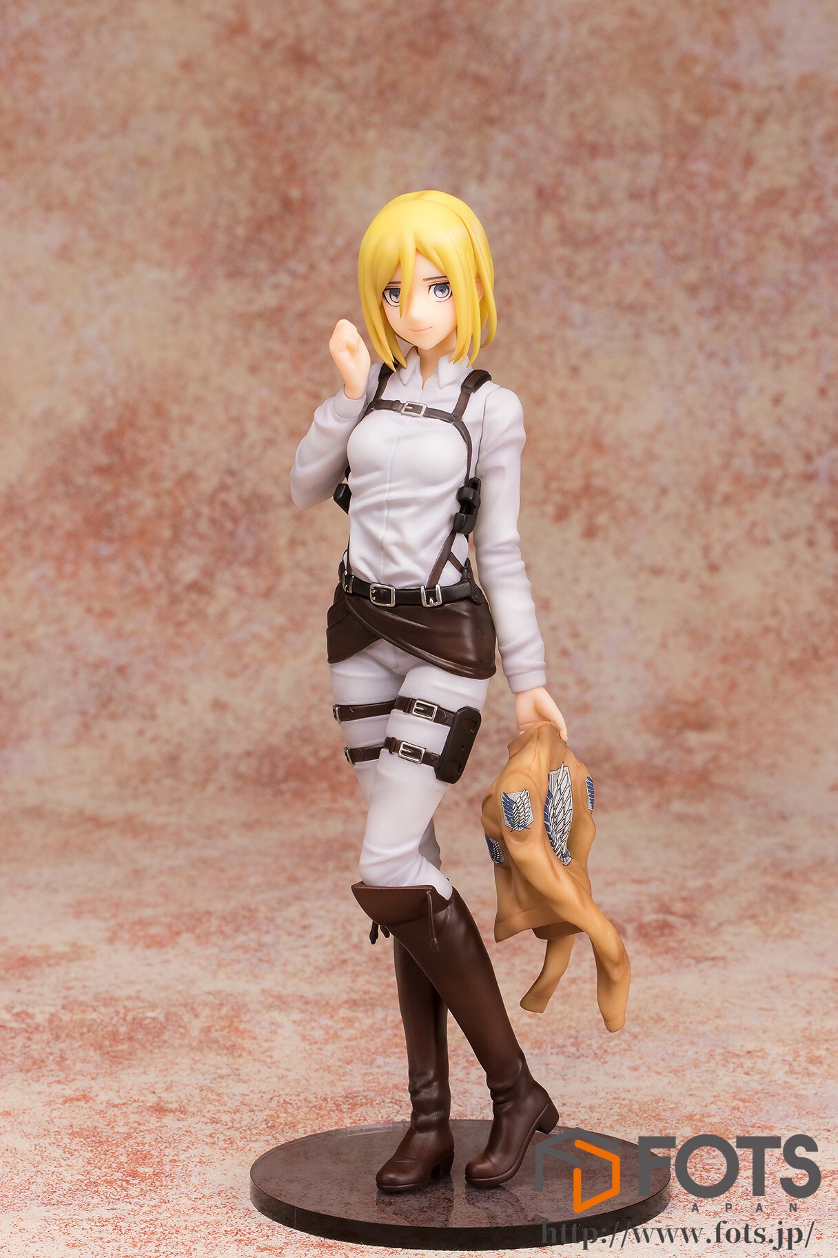 進撃の巨人」調査兵団服姿のクリスタを立体化、制服の質感など丁寧に