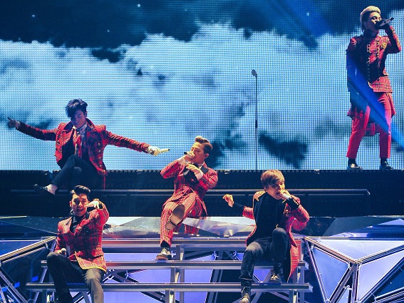 BIGBANG JAPAN DOME TOUR 2013～2014」の様子。 [画像ギャラリー 1/7