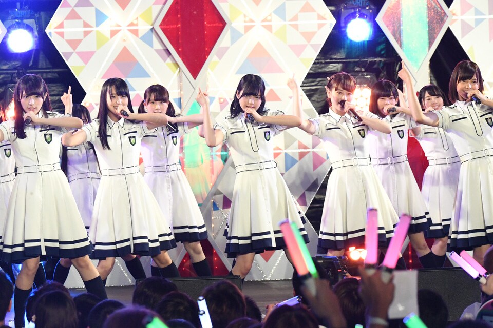 欅坂46、結成1周年前夜の“けやき坂”ライブで語った2年目への決意