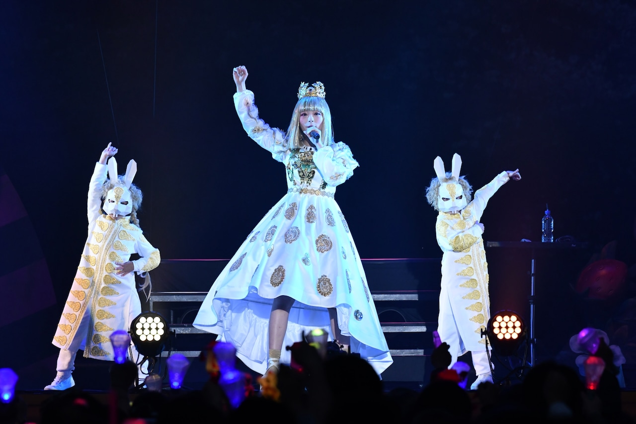 きゃりーぱみゅぱみゅ、日本の神々の発祥の地に降り立ち平和を取り戻す