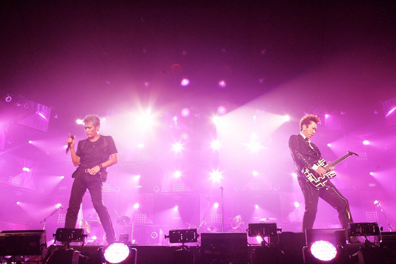 COMPLEXの東京ドームライブDVDをローソン限定発売 - 音楽ナタリー