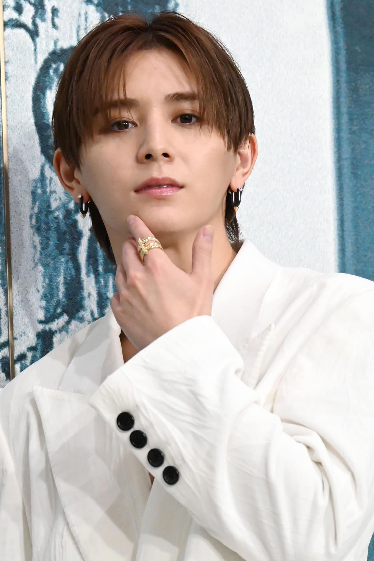 山田涼介がティファニーの“フレンズ”に、最新の輝きまとって展覧会訪れ