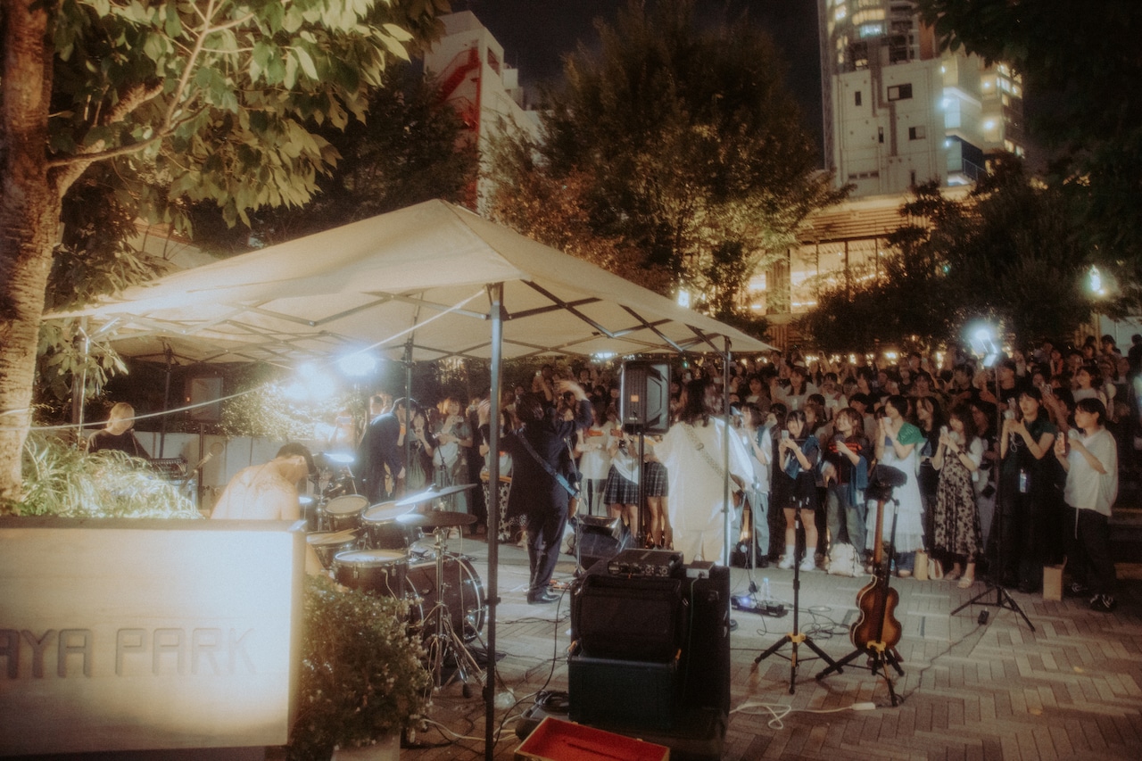 オレンジスパイニクラブが渋谷の公園でロックンロール！ライブハウス