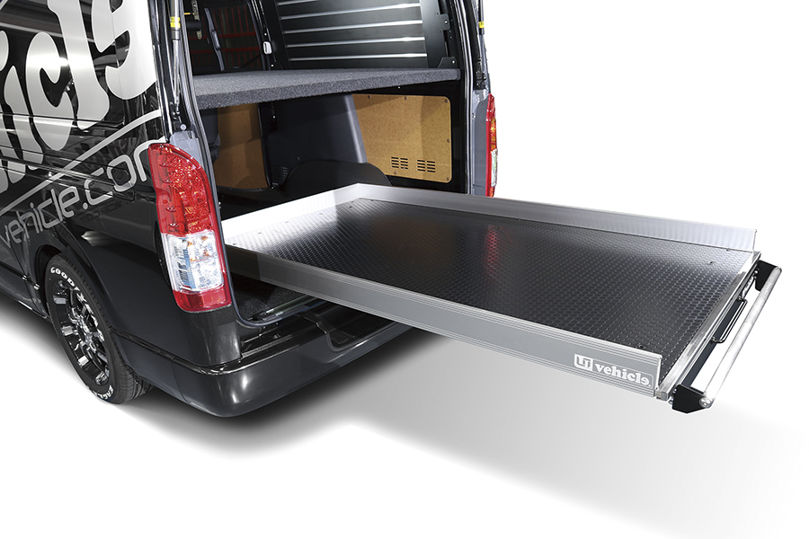 200系ハイエース S-GLワイドボディ ユーアイビークル スライドフロア