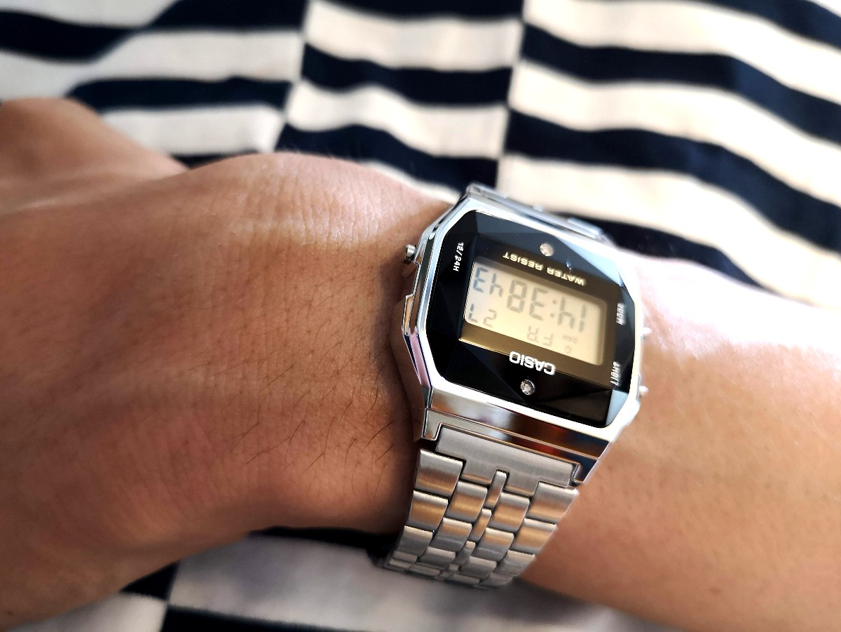 腕時計] CASIO STANDARDがチープじゃなきゃダメなんて誰が決めたんだ