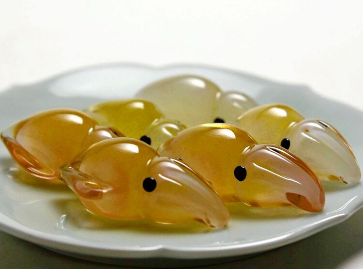 ガラスのホタルイカ人気 SNS反響「おいしそう」 | 沖縄タイムス＋プラス