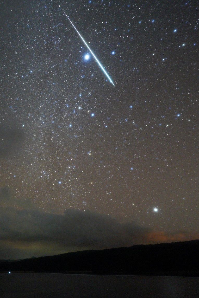 数分に1度流れる星々 「きゃー！」天体ショーに歓声 「ふたご座流星群