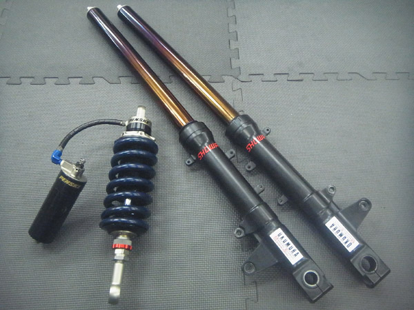 VTR1000F前後サスペンションのフルメンテナンスが完了いたし