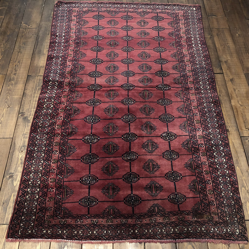 Tribal Rug トライバルラグ ワインレッドベースの紋章文様デザイン