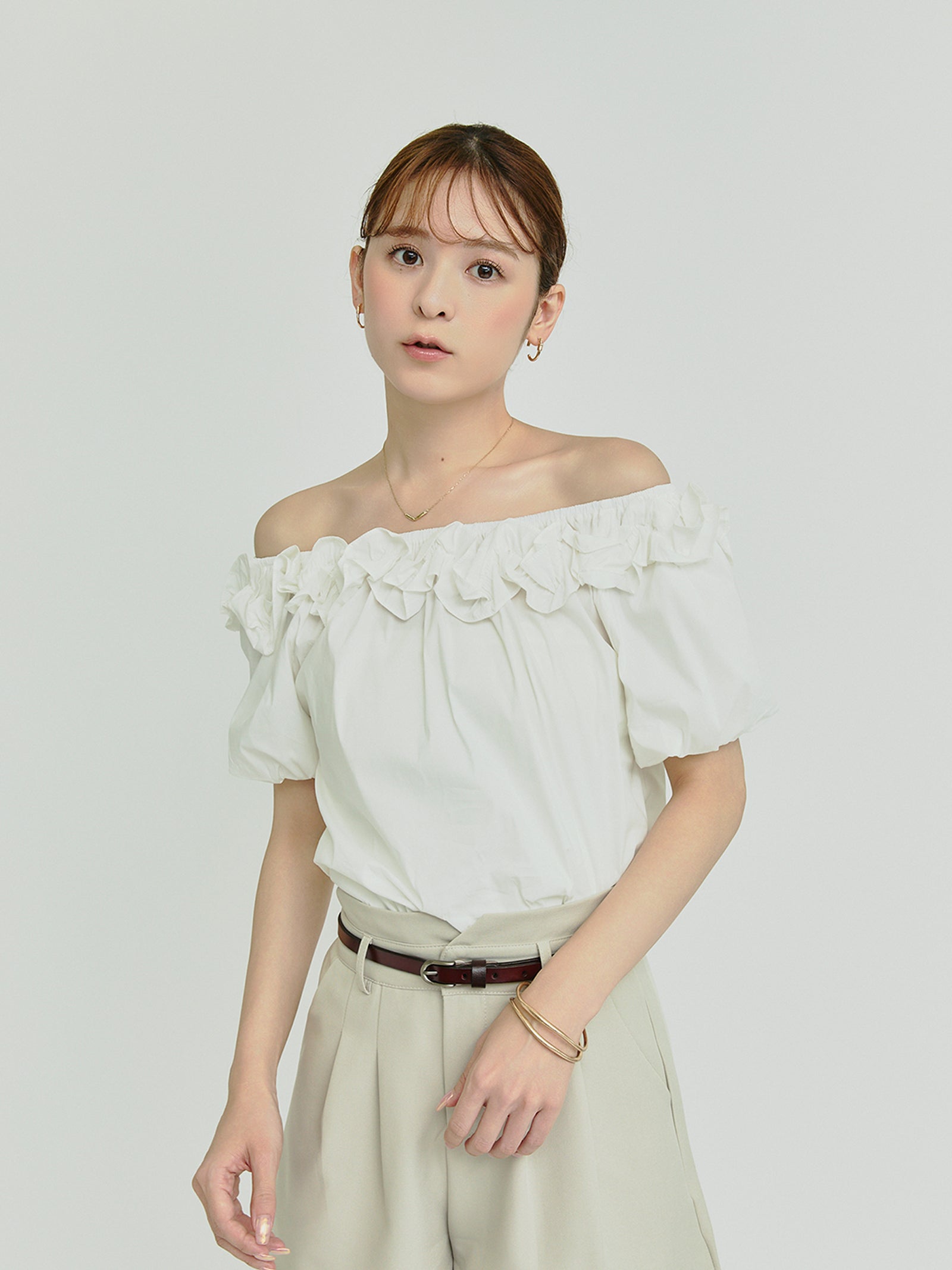 パフスリーブフリルトップス