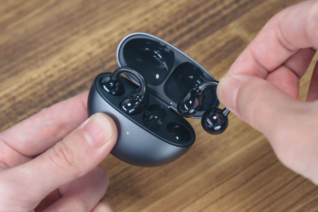 気づいたら使っている快適イヤホン！イヤーカフ型オープンイヤーの