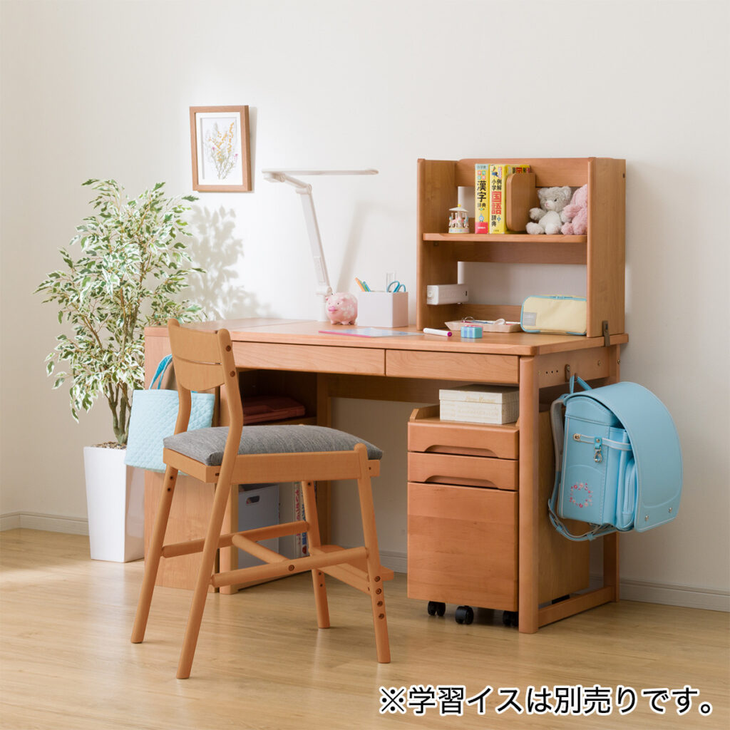 もうすぐ新年！ニトリの学習机・学習イス2024年モデルで、新入学の準備
