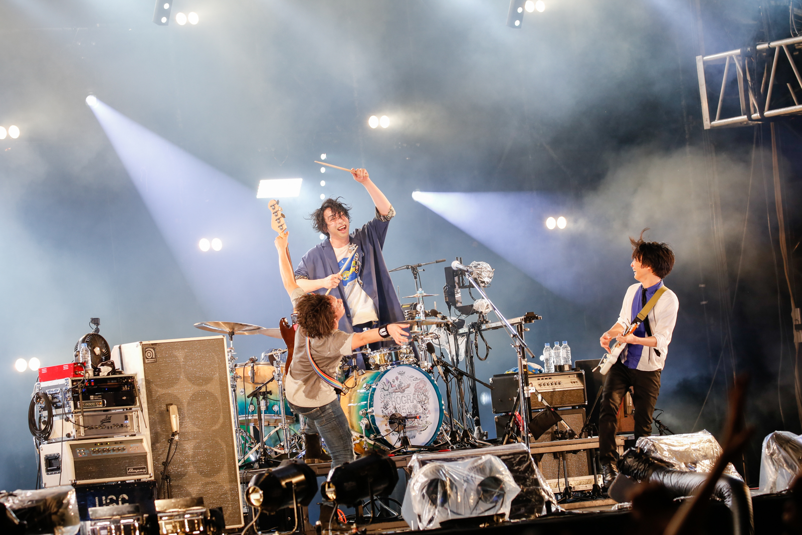 UNISON SQUARE GARDEN結成15周年記念〈プログラム15th〉。25000人が祝