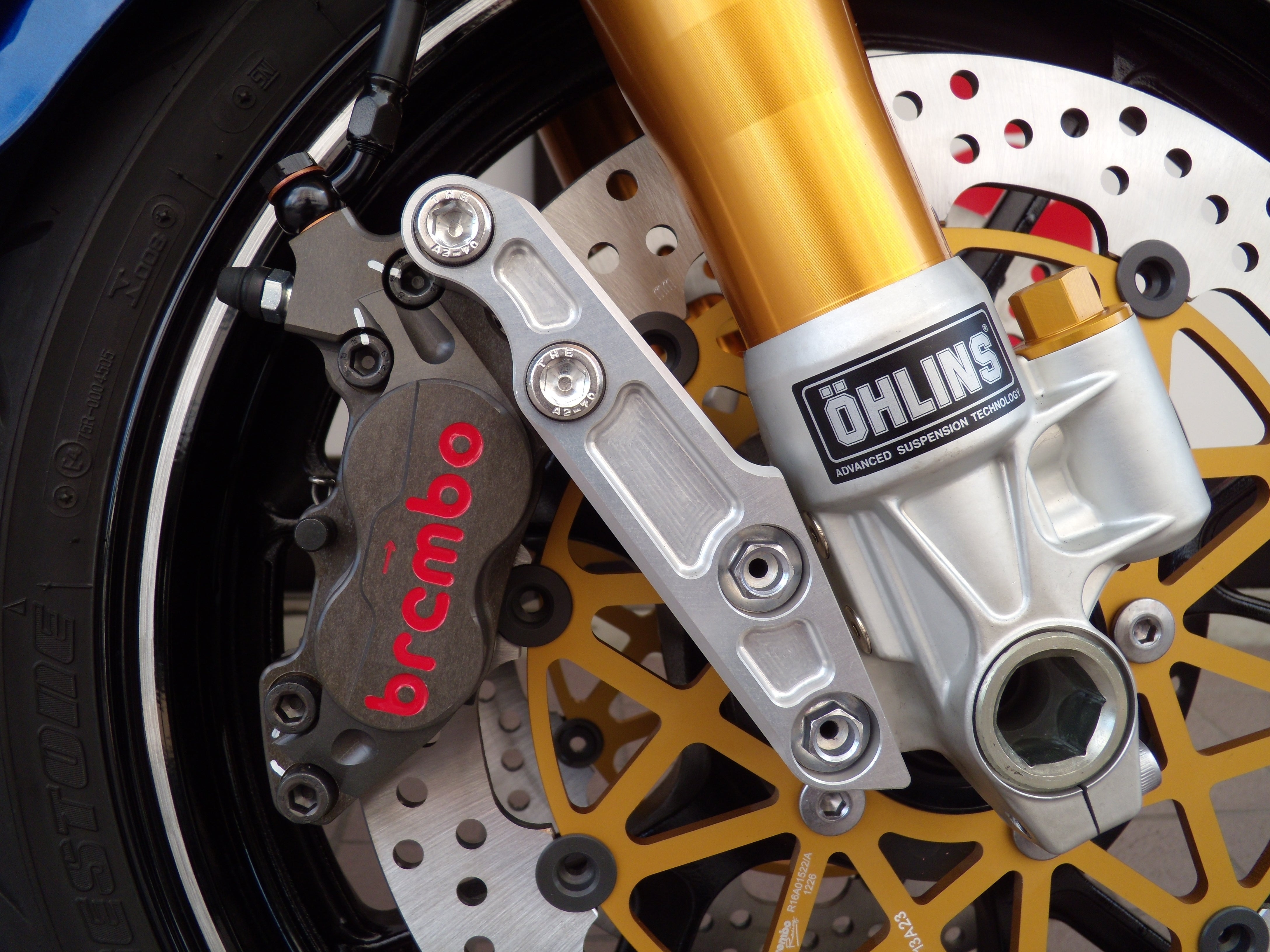 OHLINS 正立フロントフォーク用 ブレンボキャリパーサポート ZRX1200