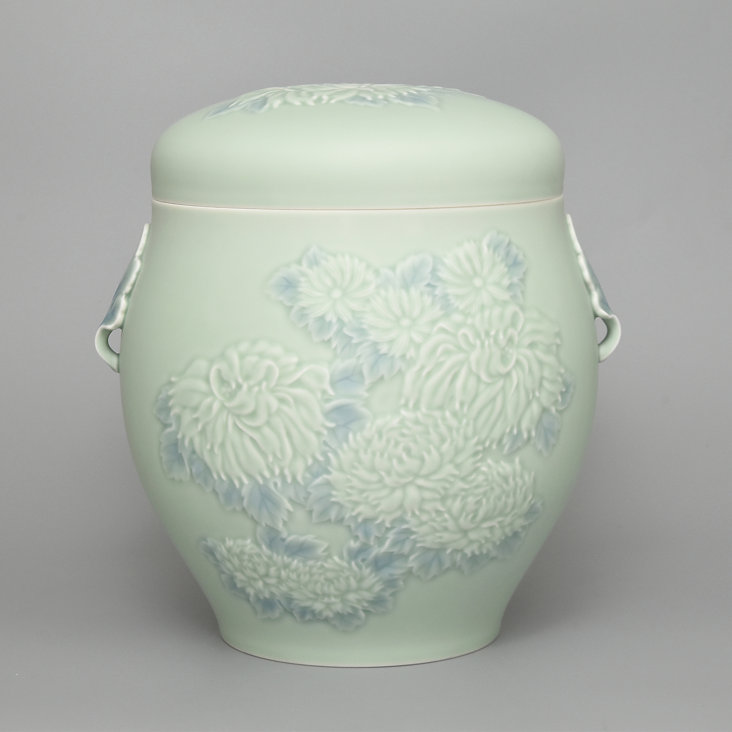 青磁陽刻菊の舞）御壺|有田焼の老舗-香蘭社オンラインショップ