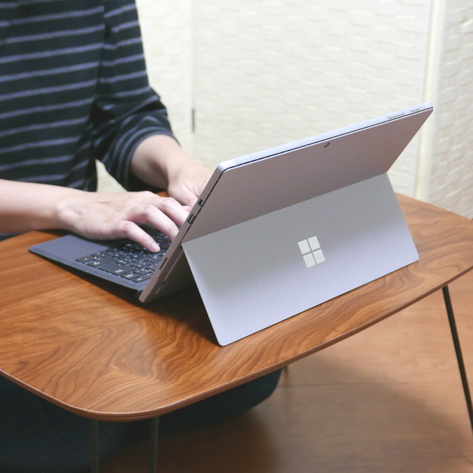 洗練されたデザインに高い性能、タブレットにもノートにもなる万能PC