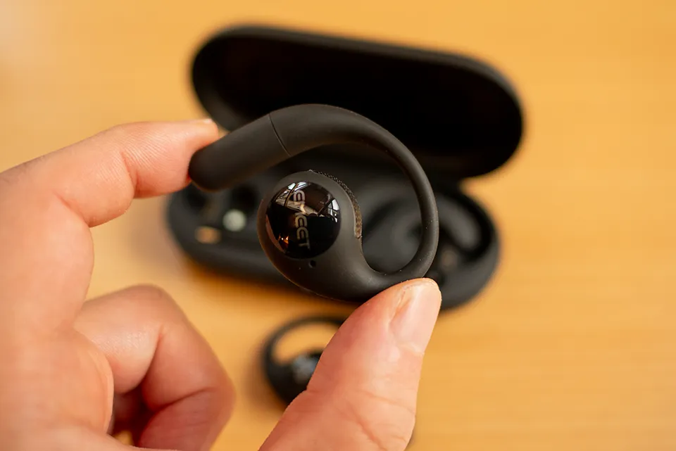 EMEET AirFlow レビュー：脱着可能なマイクにUV除菌できるケースも付い