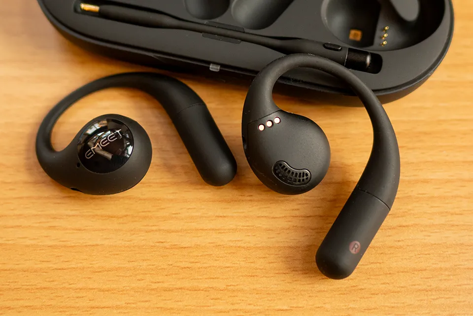 EMEET AirFlow レビュー：脱着可能なマイクにUV除菌できるケースも付い