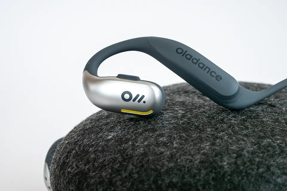 Oladance OWS Sports：耳を塞がずIPX8の防水に15時間再生のバッテリー